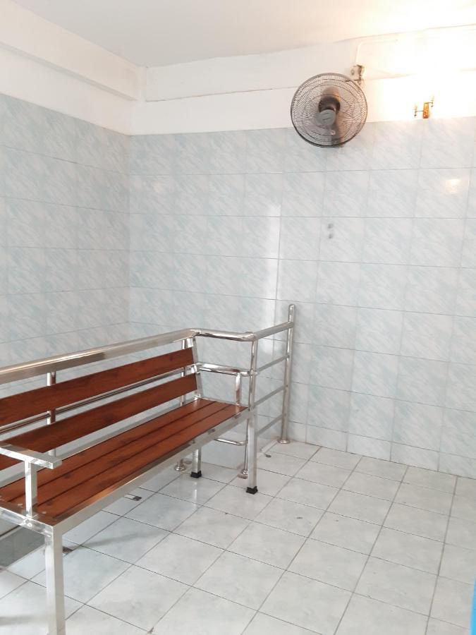 New Central Guesthouse Бангкок Экстерьер фото