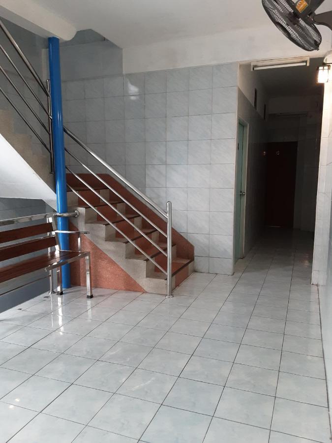 New Central Guesthouse Бангкок Экстерьер фото