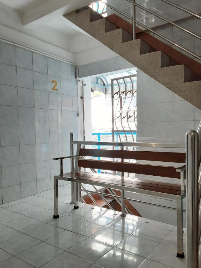 New Central Guesthouse Бангкок Экстерьер фото