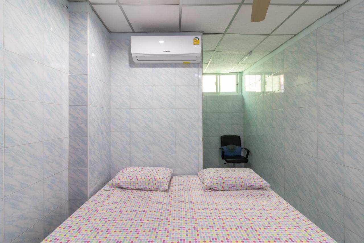 New Central Guesthouse Бангкок Экстерьер фото